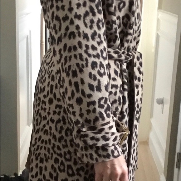 Very stylish leopard car coat/trench coat that is lightweight - Picture 7 of 9